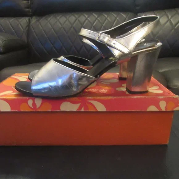 TOTALLY VINTAGE! Silver Clubbing Sandals from the 70's! IN ORIGINAL BOX! ~ Sz 10 - Picture 5 of 11